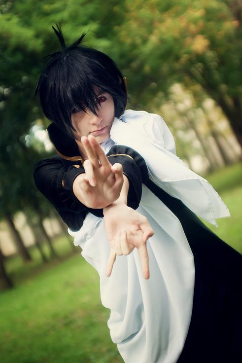 妖精的尾巴cos,网友:警察叔叔快来,这个有纹身格雷拿着武器!