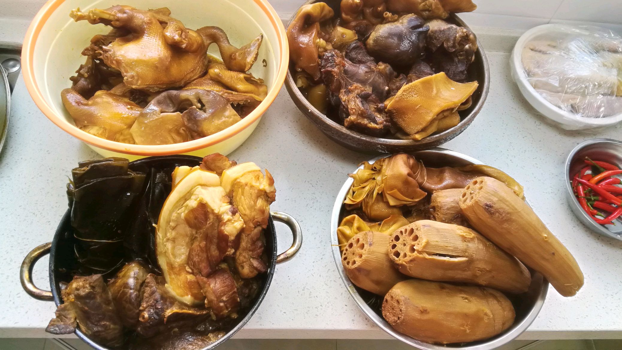 今天年三十,万能年味卤菜来啦,卤素菜一样营养美味