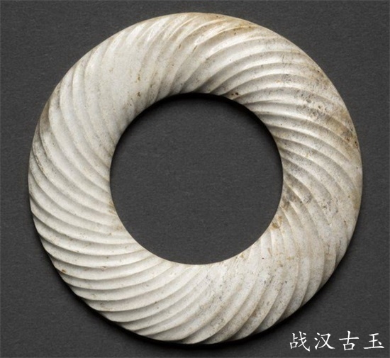 苏州严山春秋吴国王室窖藏绳纹玉镯