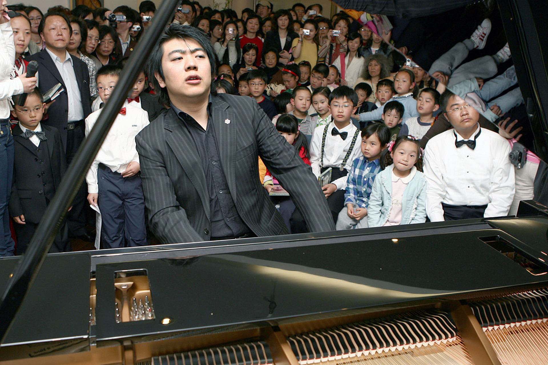 目前在世的钢琴大师中,郎朗能排到什么位置?