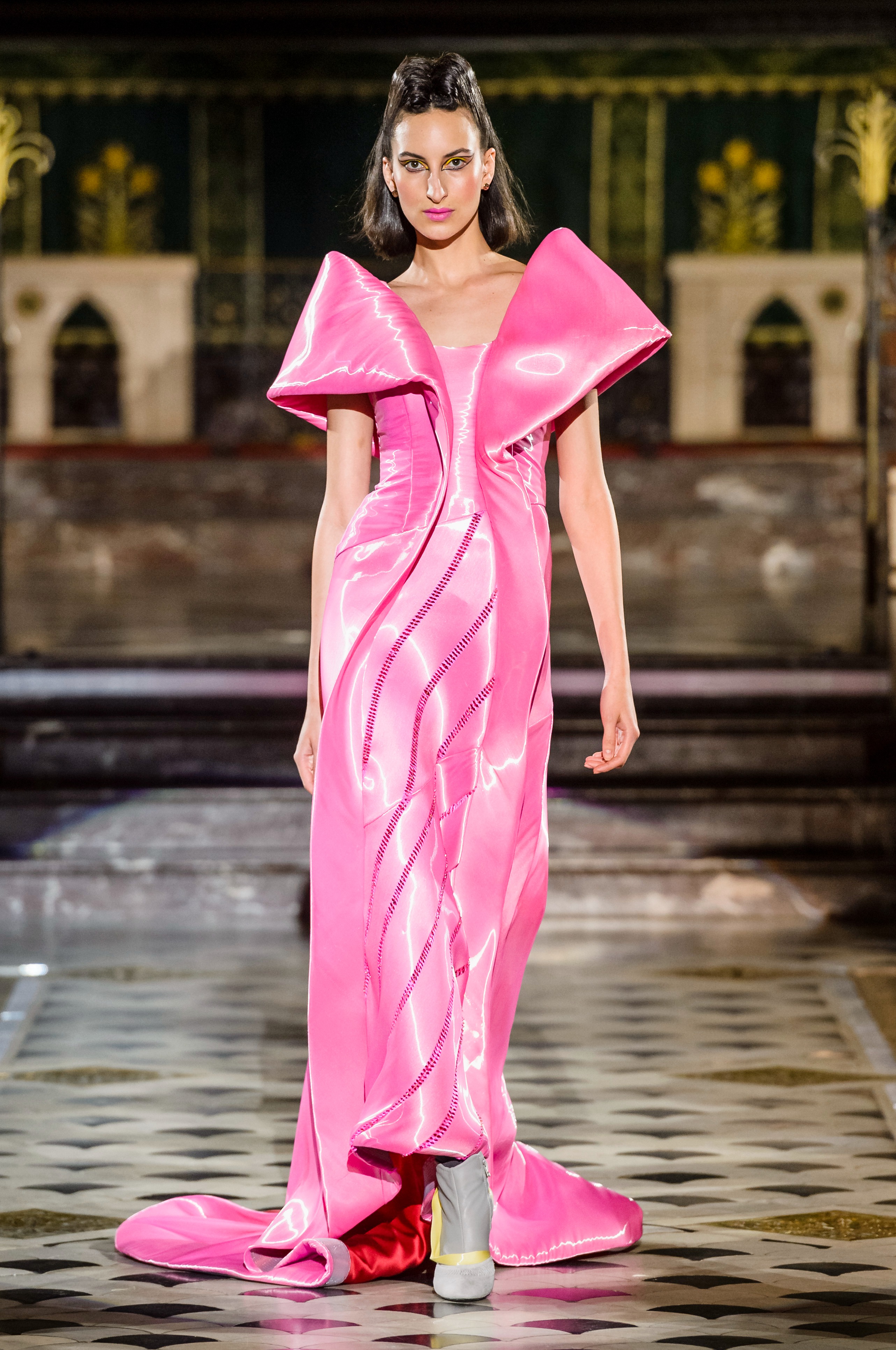 antonio ortega:风格迥异的时装周高定礼服系列2 转载自百家号作者