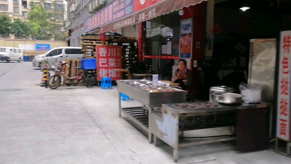 实拍疫情下成都小餐饮快餐营业情况,你的工作午餐是咋解决的?
