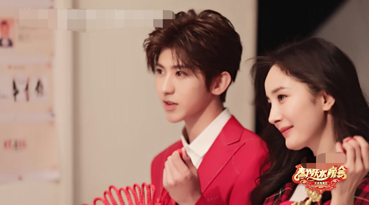 32岁杨幂和20岁蔡徐坤同台……网友:年纪差别不是很大!