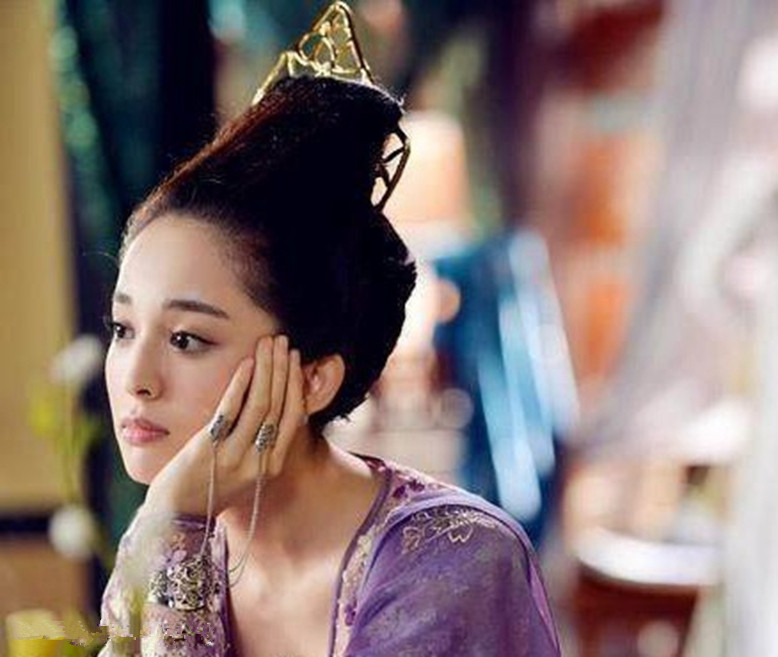 古装剧中"托腮"女子:赵丽颖粉嫩,唐嫣少女,而她美的认不出?