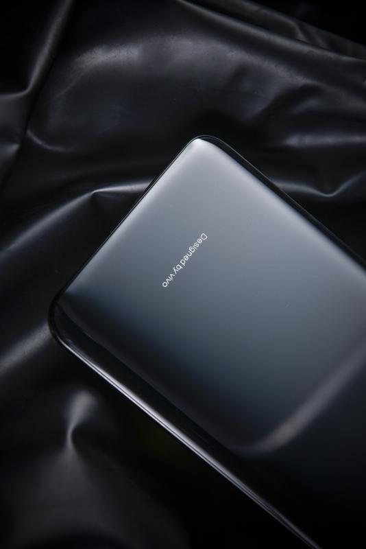 来自冷艳的高端黑,vivo x21冰钻黑真机赏析