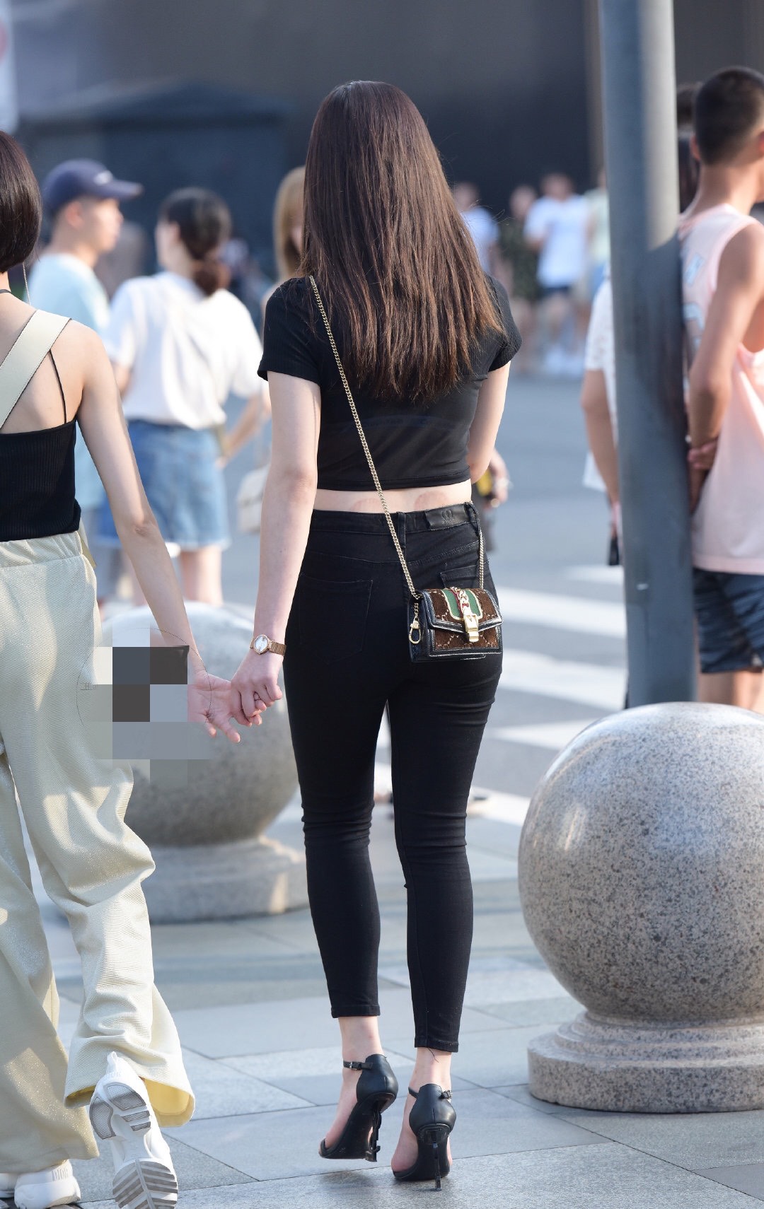 街拍艺术|微胖女生,身材最美!