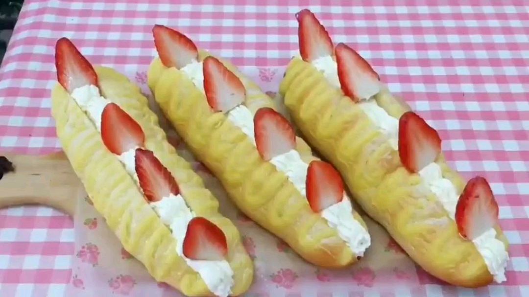 面包吃腻了就做面包,学会这款毛毛虫面包,配上泡芙酱,孩子爱吃