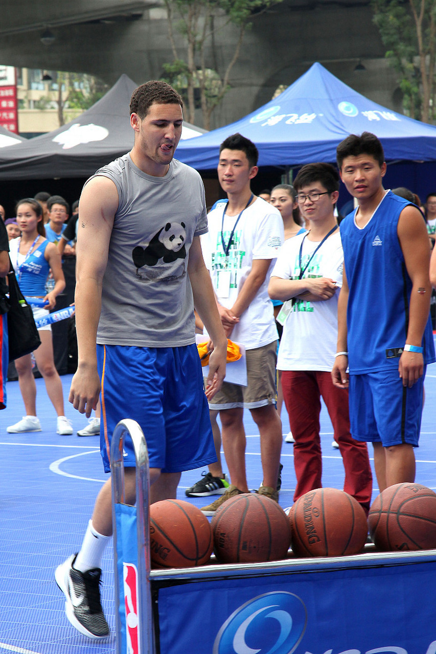 超级射手克莱·汤普森续约风云再起!伤病 年龄,生涯转折点来了?