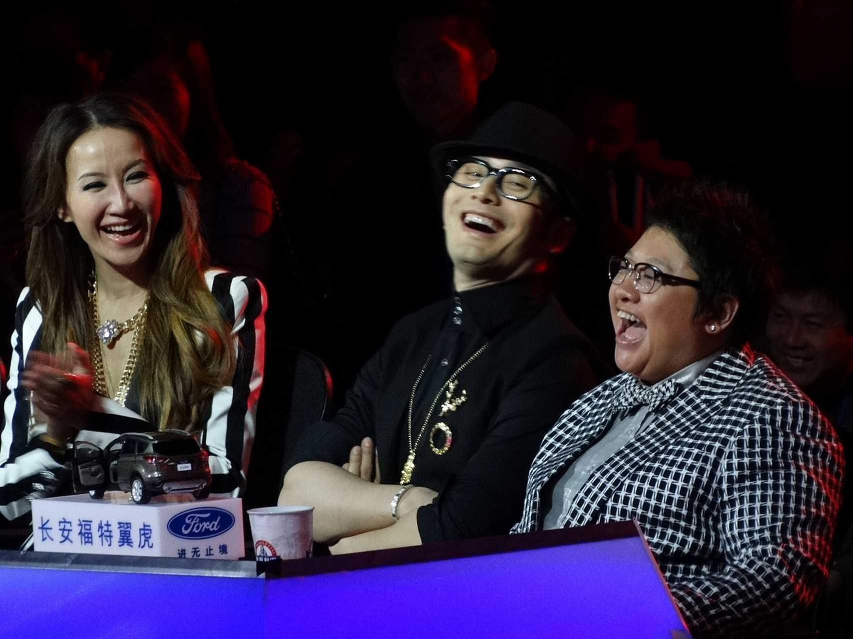 韩红就李玟控诉中国好声音录音事件发声:期待上级主管部门的调查!