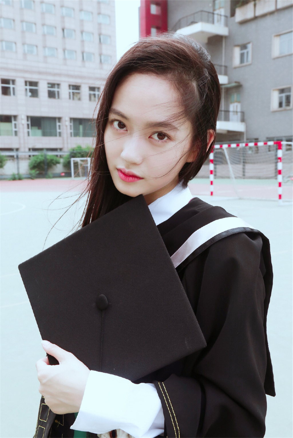 陈雨锶,甜酷的闪光女孩,在《十二谭》中饰叶丽娜