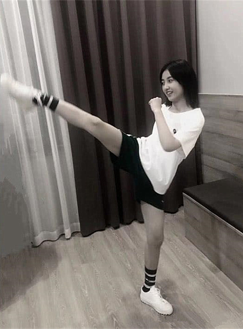 张子枫短腿遭人羡慕?一个高抬腿尽显腿的优势,网友:真优秀!