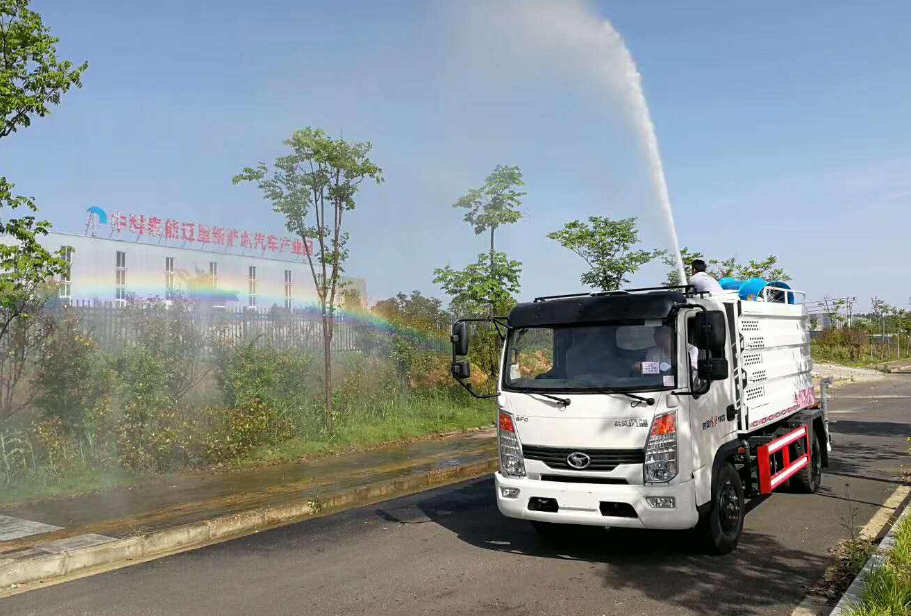 洒水车在工作时为何要放音乐,难道是为了放松心情?里面有大学问