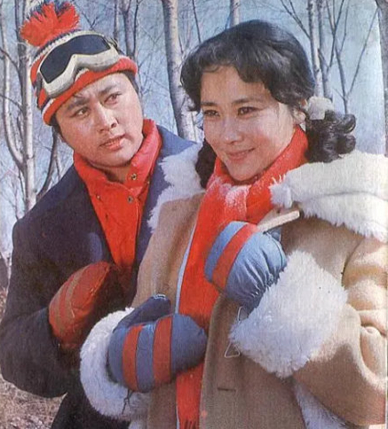 演员宫喜斌告别仪式举行,结婚40年相濡以沫,妻子张百爽心如刀割