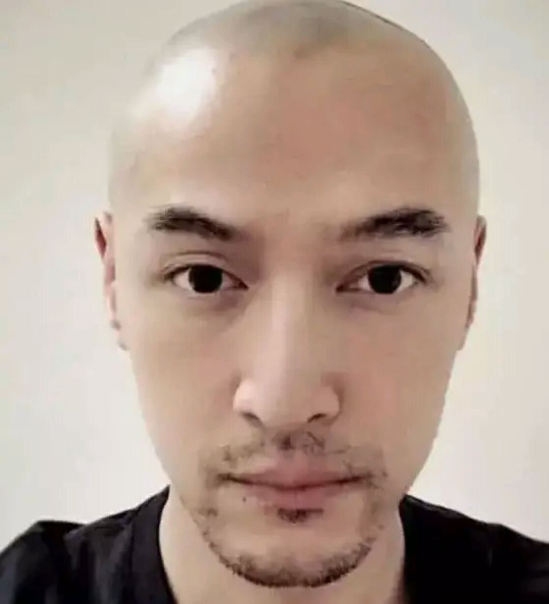 胡歌的光头的样子