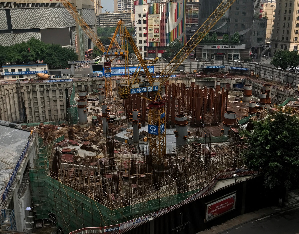 解析重庆渝中区建设中的重庆塔:两座摩天大楼组成,高的431米