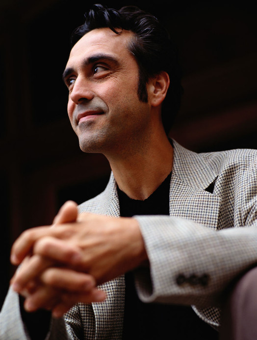 鬓角是男性的第二特征,修理个有型鬓角,做最成熟魅力男人