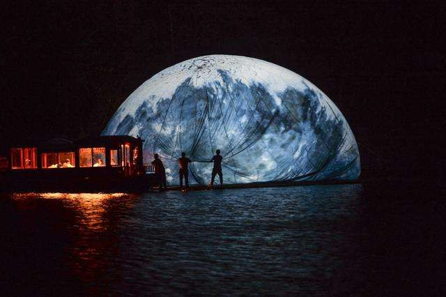 俄罗斯人造月亮图片