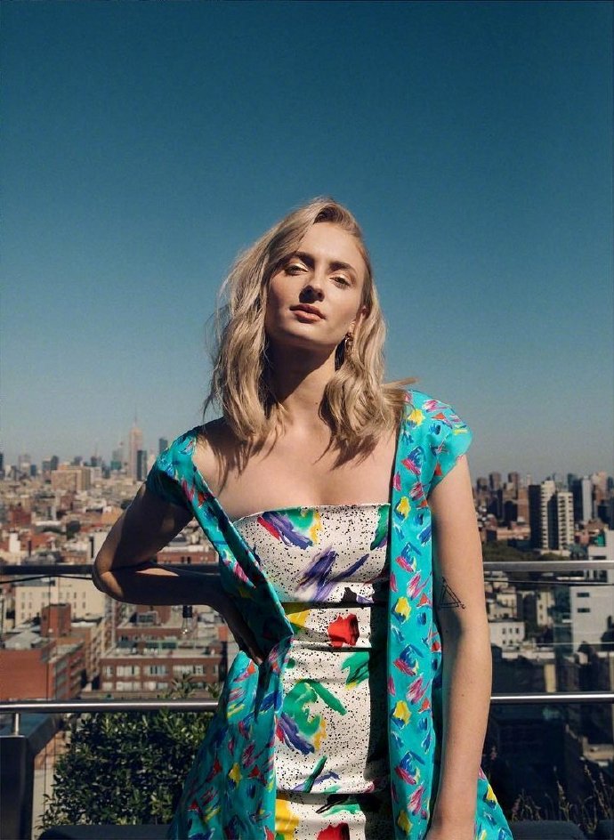 sophie turner登上《high life》杂志最新一期封面及写真