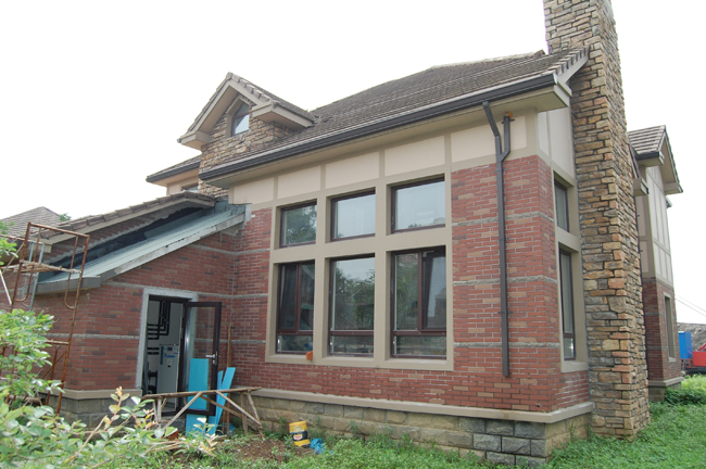 图为:常州【香树湾花园别墅】智能舒适系统工程设备房 在别墅的后方