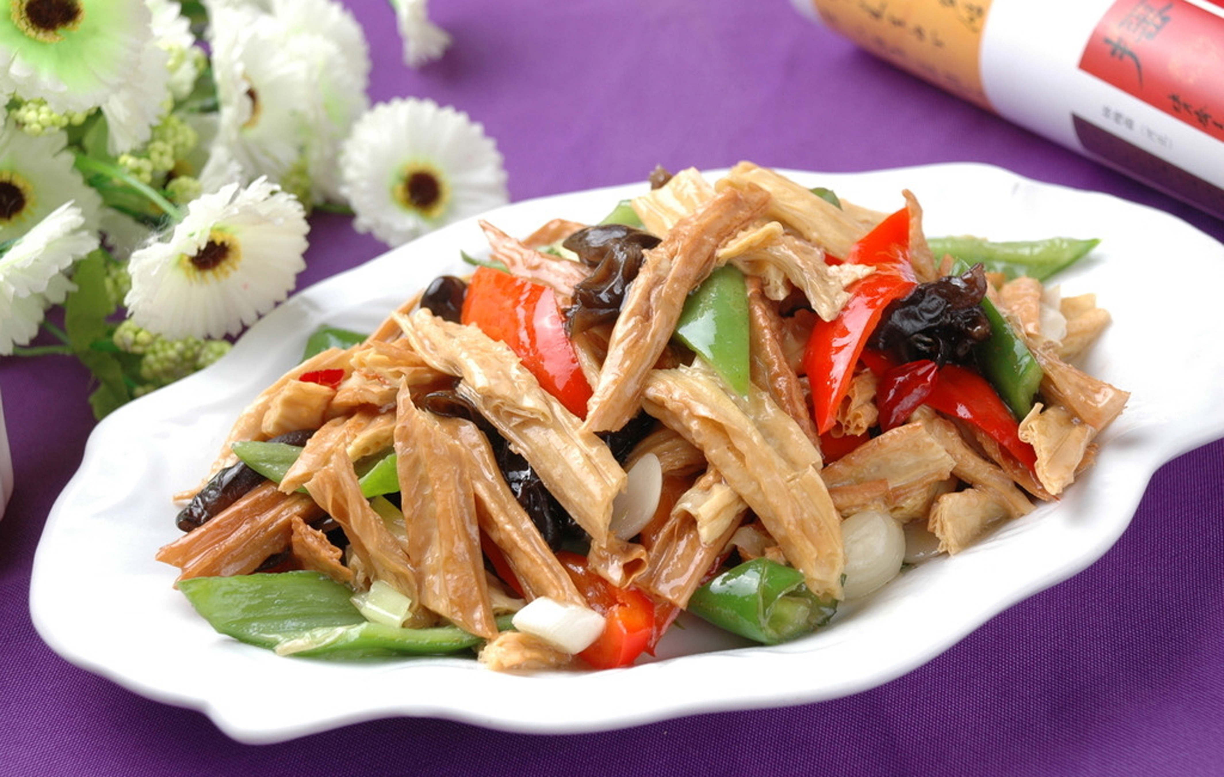 红烧腐竹:这是一道养生菜,营养也很丰富,对我们身体都有益,赶紧学着做