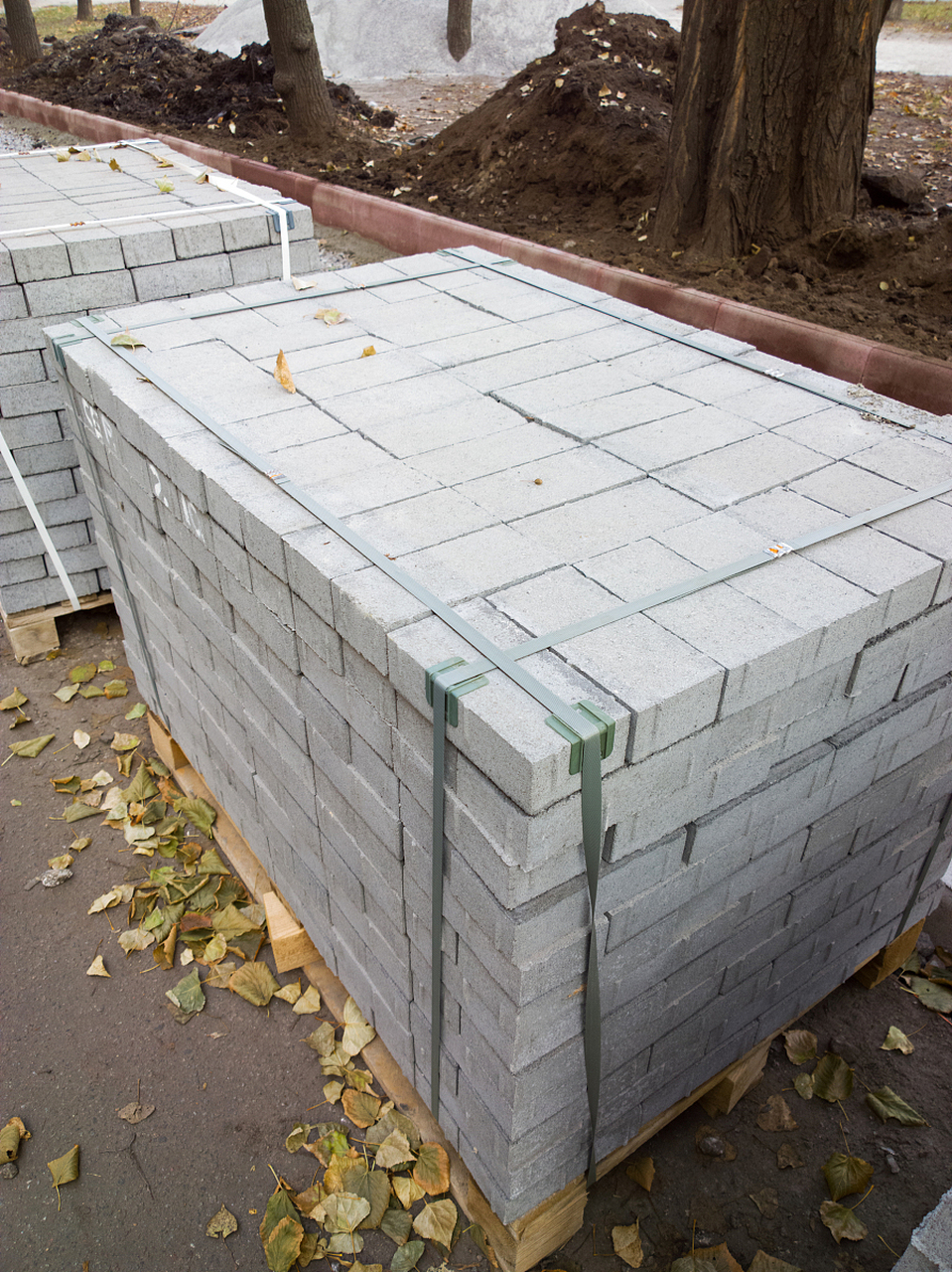 福建透水砖厂家勤德分享:人行道为什么要铺设pc砖?