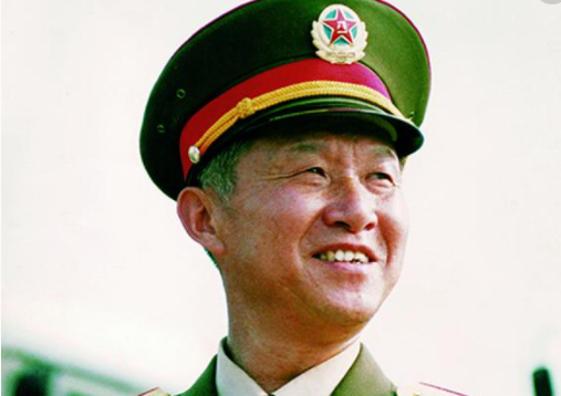 他是炮兵司令员,公然披露工资收入,说自己是高收入小康家庭