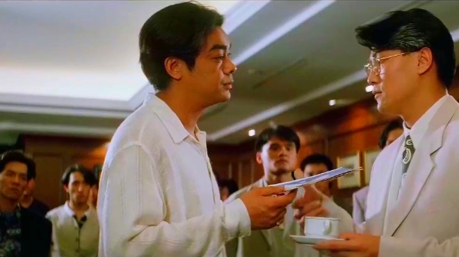 黑帮老大让昔日大哥跪下倒茶认错,留他一条活路!