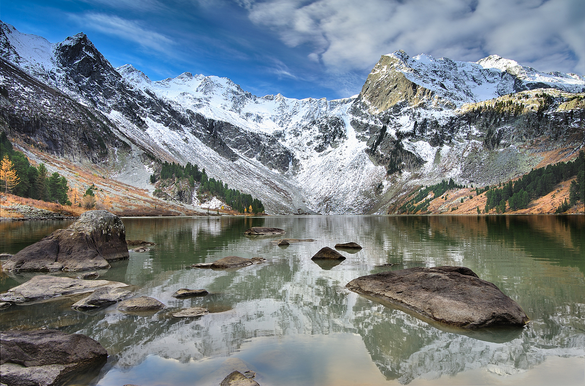 7千米,面积约220平方千米,海螺沟冰川形成于1600万年前,地质学称其为
