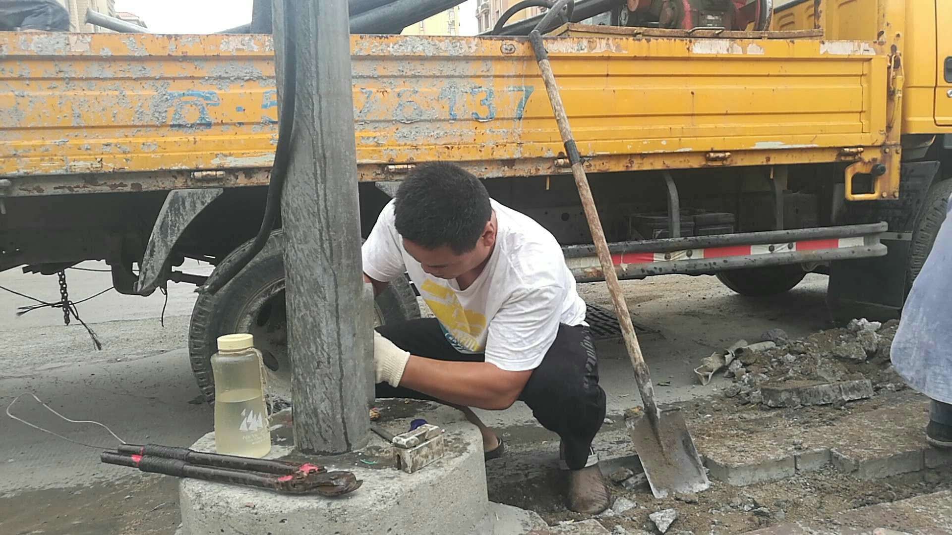 邹城徐庆志:路遇两位落水老人 80后小伙勇敢施救