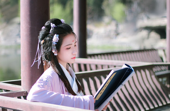 汉服古风美女,告诉你什么叫腹有诗书气自华!