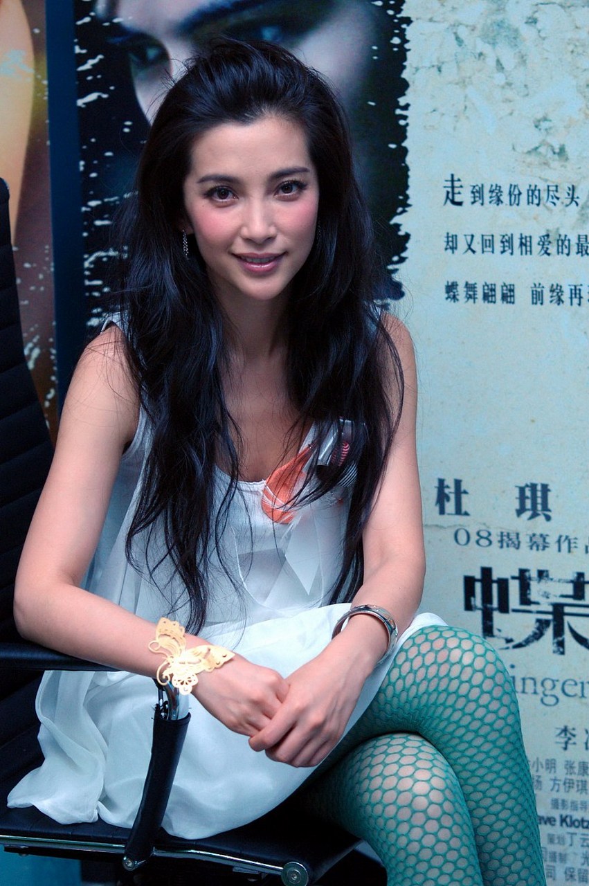 李冰冰与交往4年的男友分手,相差16岁的女强男弱姐弟恋有多难