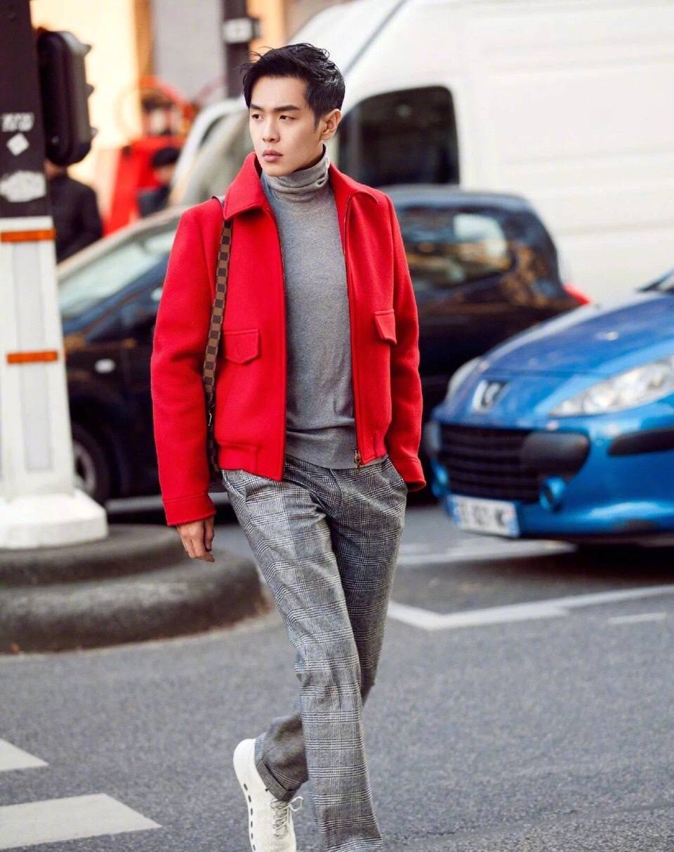 男明星驾驭红色衣服也各有不同,我这次站王俊凯,你们站谁?