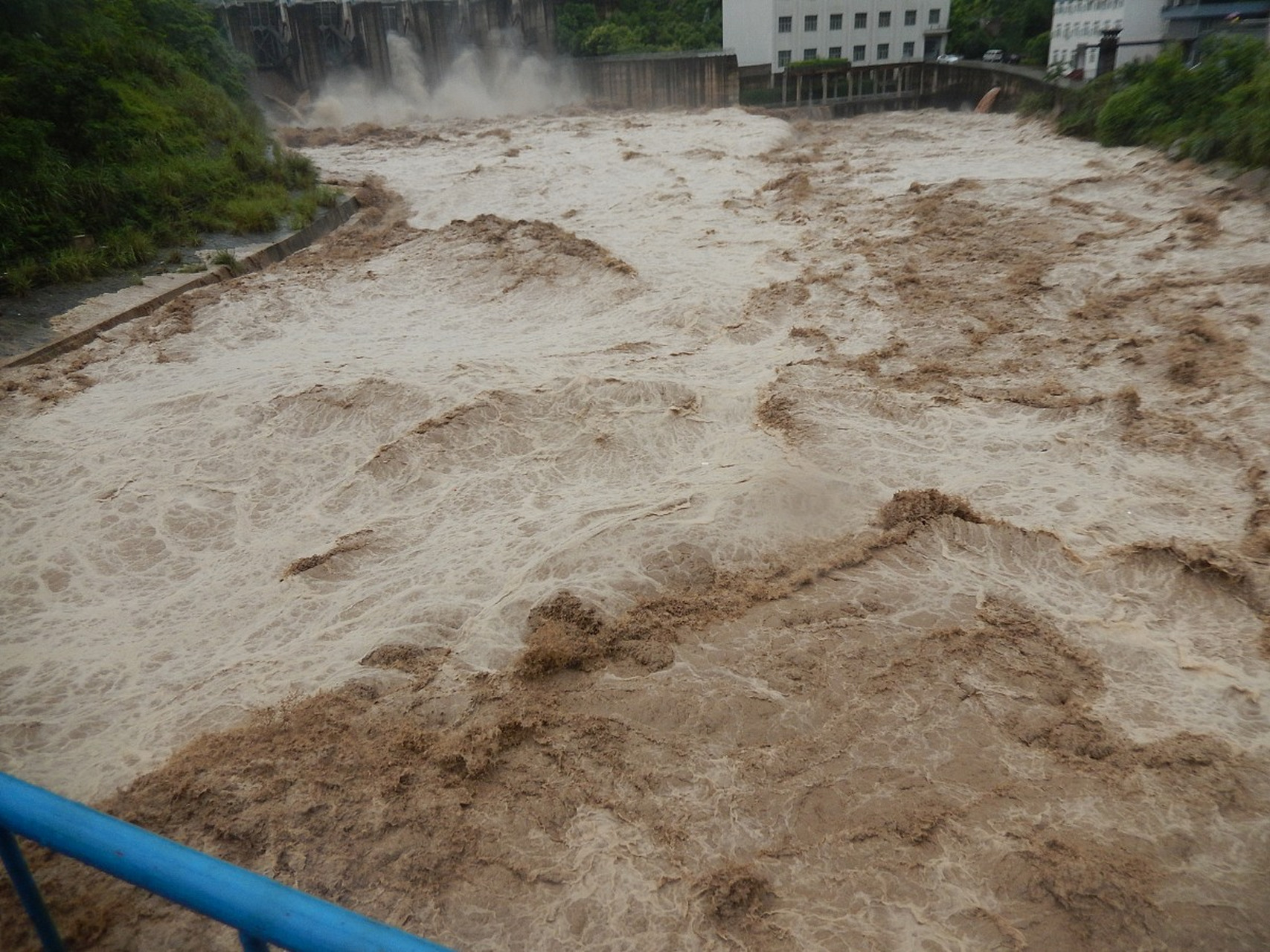极端气候下的中国——四川泸州古蔺暴雨洪水 #极端气候##灾害救援#  7