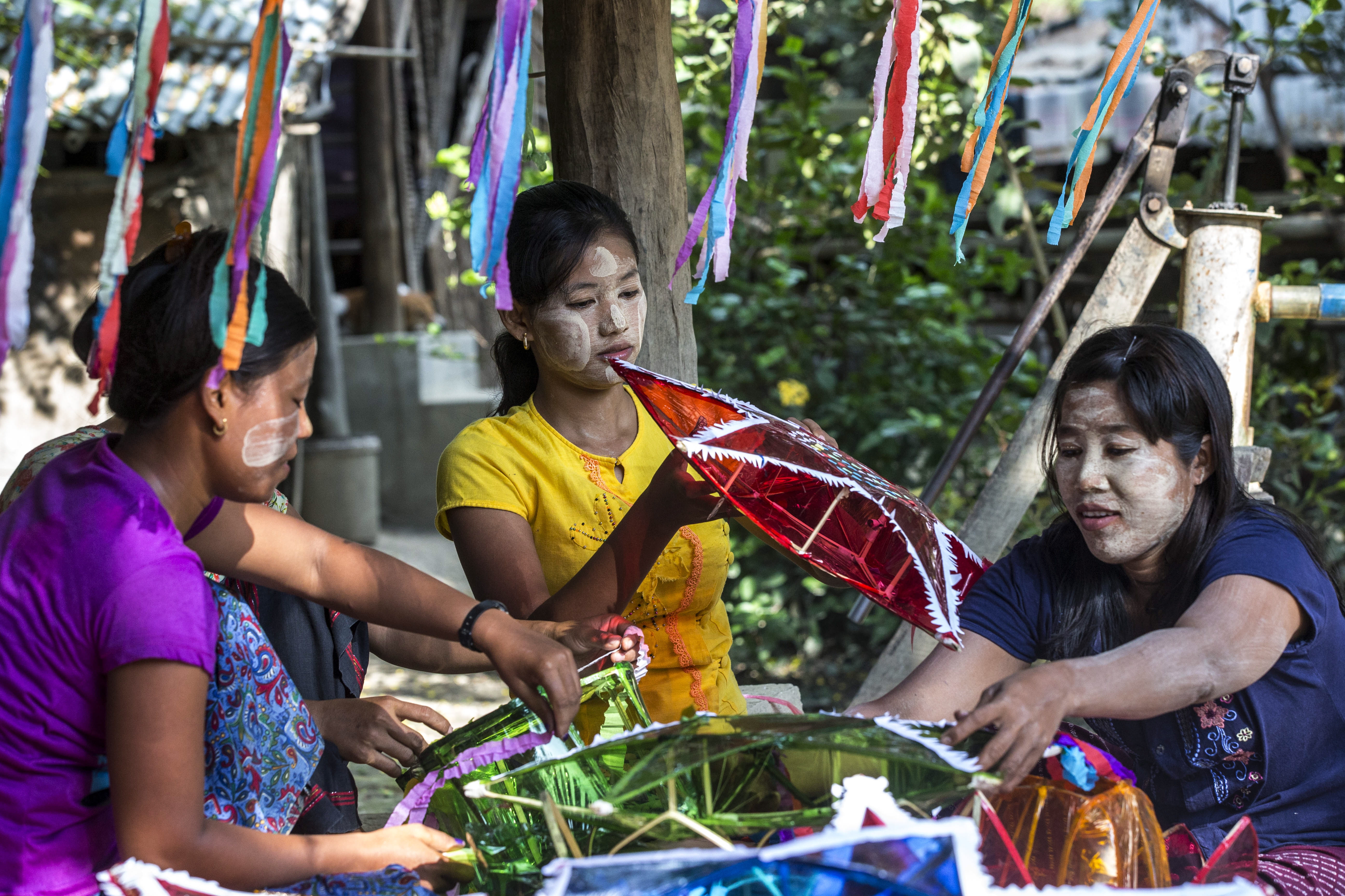 今年10月24日是缅甸的传统节日点灯节.