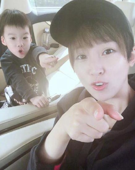 喜讯!谢楠中秋二胎产子,儿子小名逗趣,和"无所谓"有得一拼!