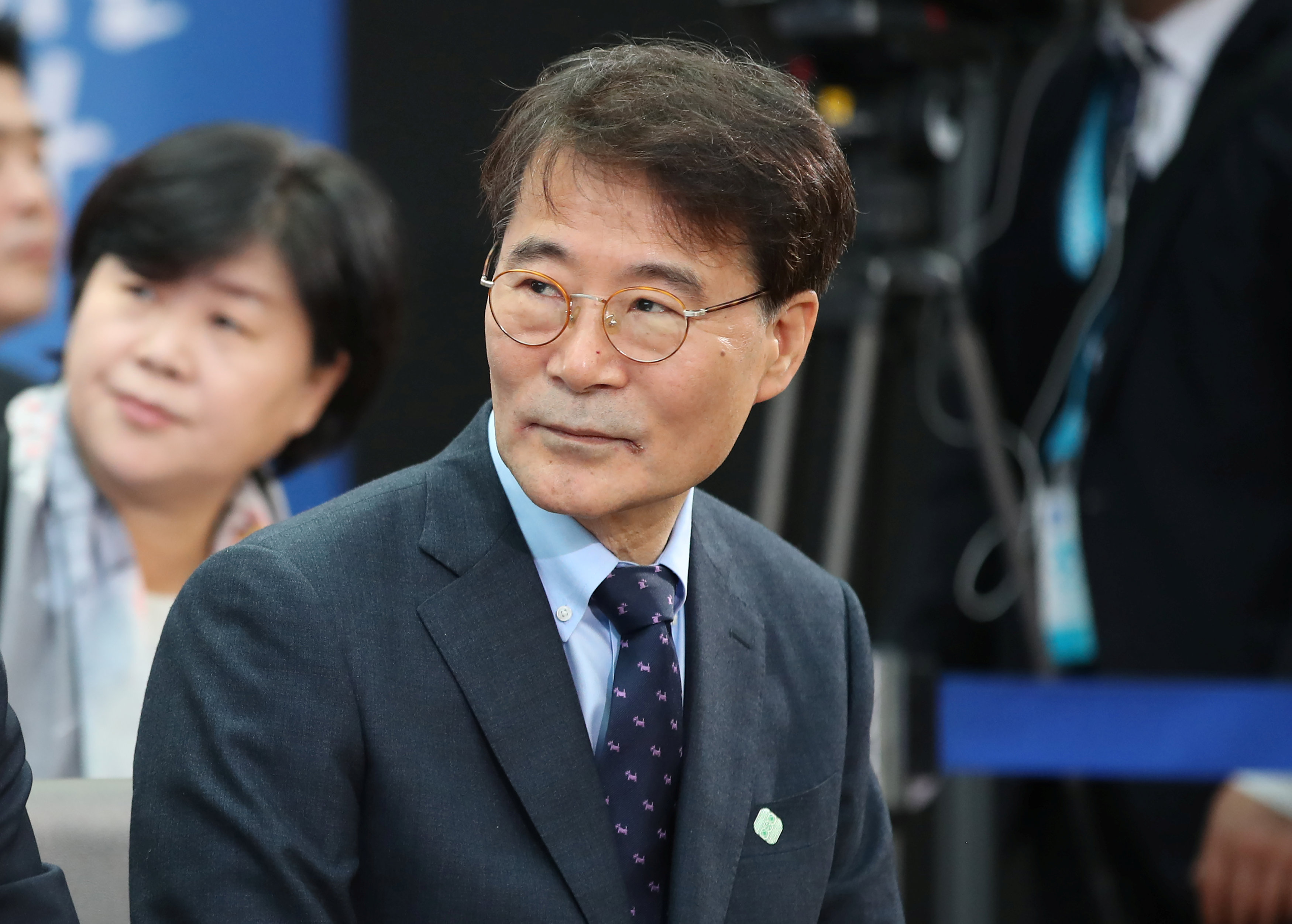 韩国总统更换主管经济官员(2)