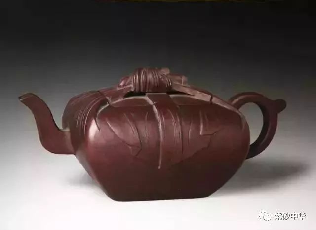 清嘉庆 宜兴窑世德堂款包袱式壶