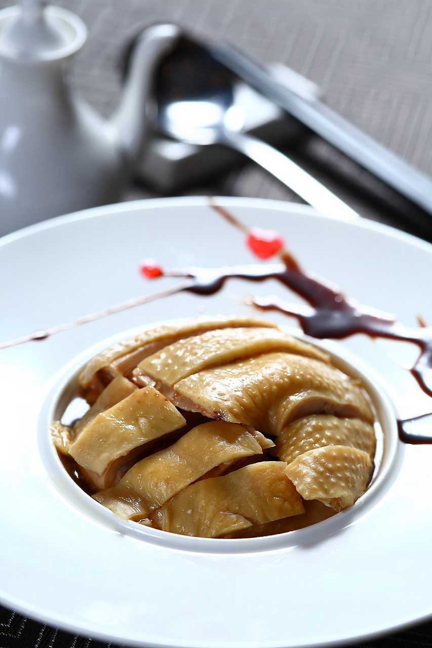 安徽合肥长丰吴山贡鹅是徽菜的代表作,以当地特产大白鹅为主要食材,用