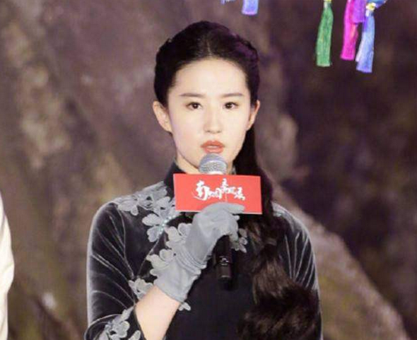 33岁刘亦菲和44岁刘敏涛,看到二人同框,才明白气质有多重要