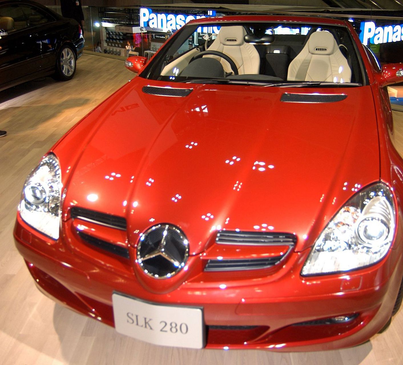 奔驰女款红色 30万左右的奔驰女款推荐奔驰c200l车型,售价35万元,c级