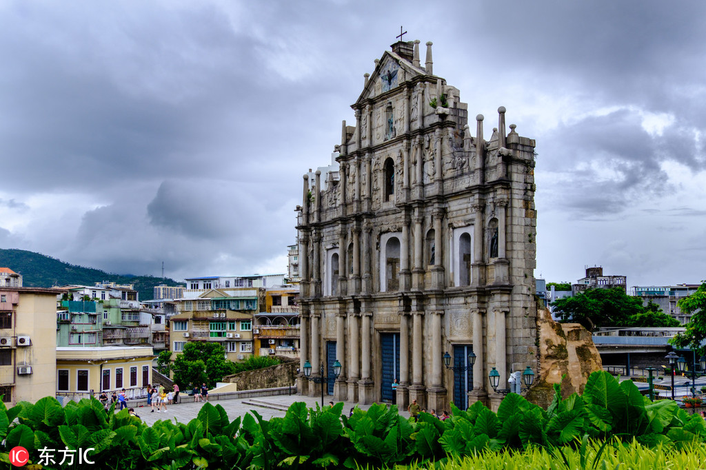 1999年的今天零时,澳门正式回归祖国的怀抱.