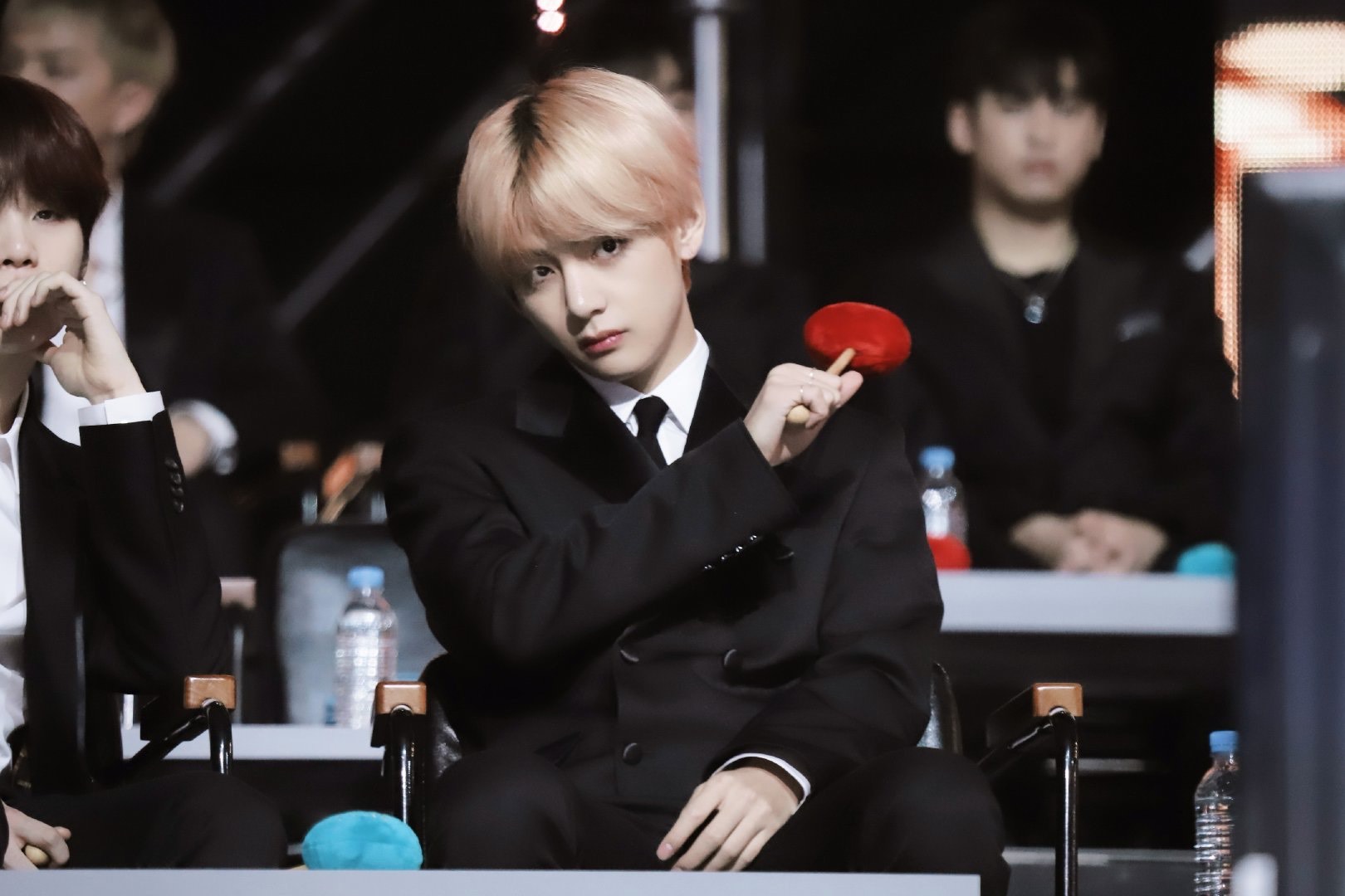 高清壁纸|金泰亨换了这么多发色,还是黑发最帅