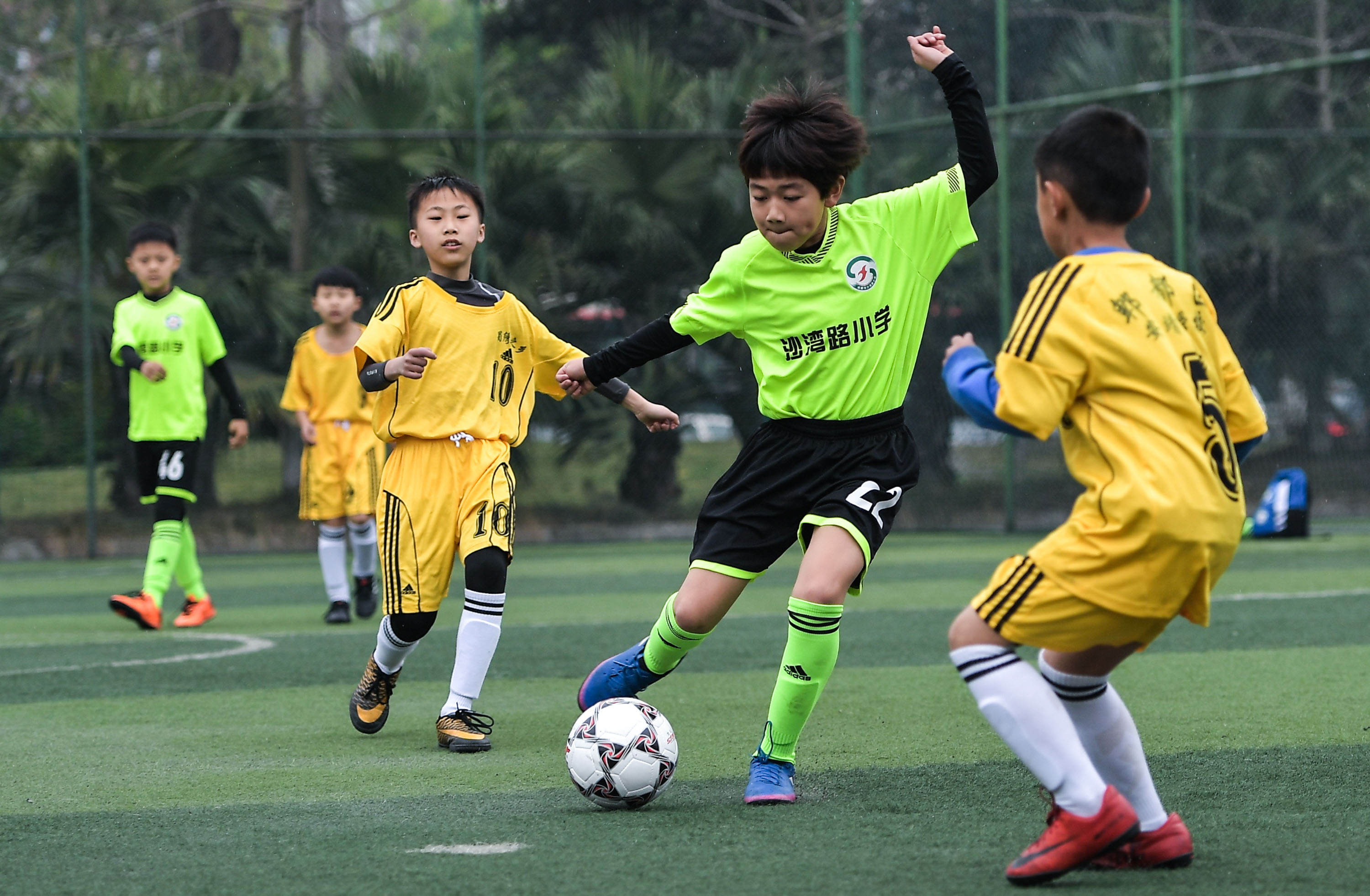 足球——首届中国城市少儿足球联赛(成都赛区)开赛(1)