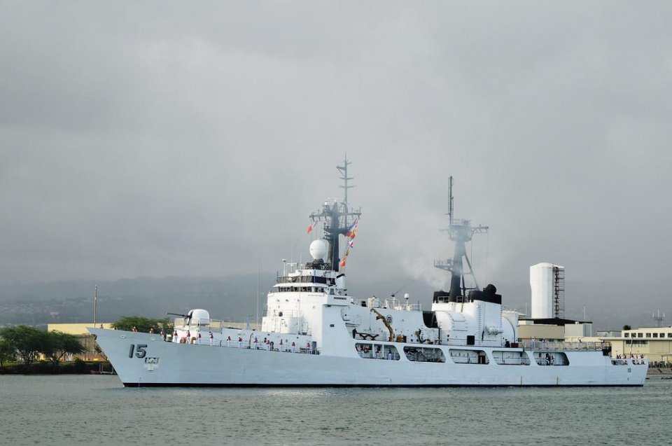 故技重施?菲律宾3200吨护卫舰搁浅半月礁,搭载100多名官兵