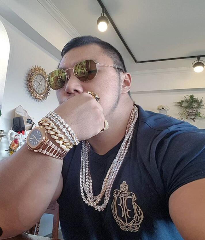 韩国最富有健美巨人,臂围56厘米,曾因与施瓦辛格合照被网友误喷