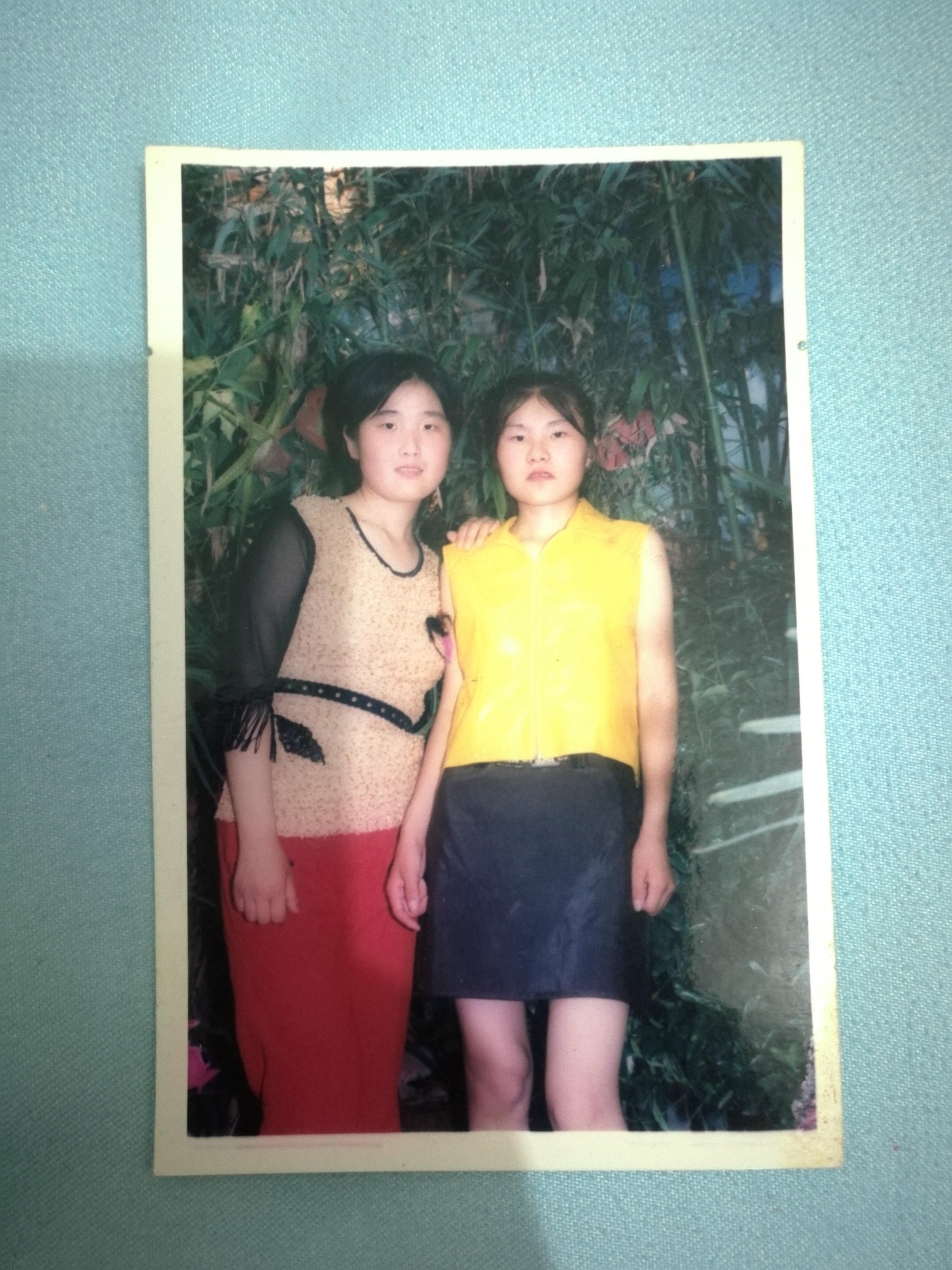 河南农村80年代最为流行的照片:博士服成主流 格格造型辣眼睛