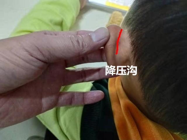 你以为耳朵不重要,错,耳朵太重要,每天捏耳6分钟,身体更健康