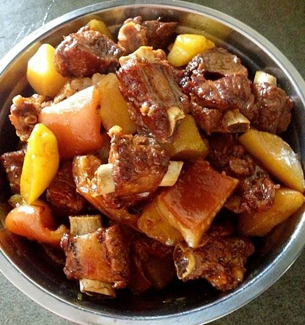 排骨炖土豆的家常做法,色香味俱全,好吃看得见