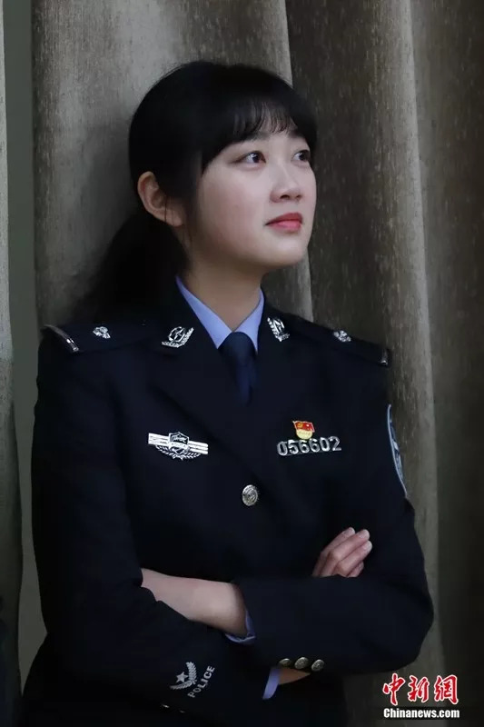 【风采】这位警花不一般,明明颜值在线,偏偏还要靠才华