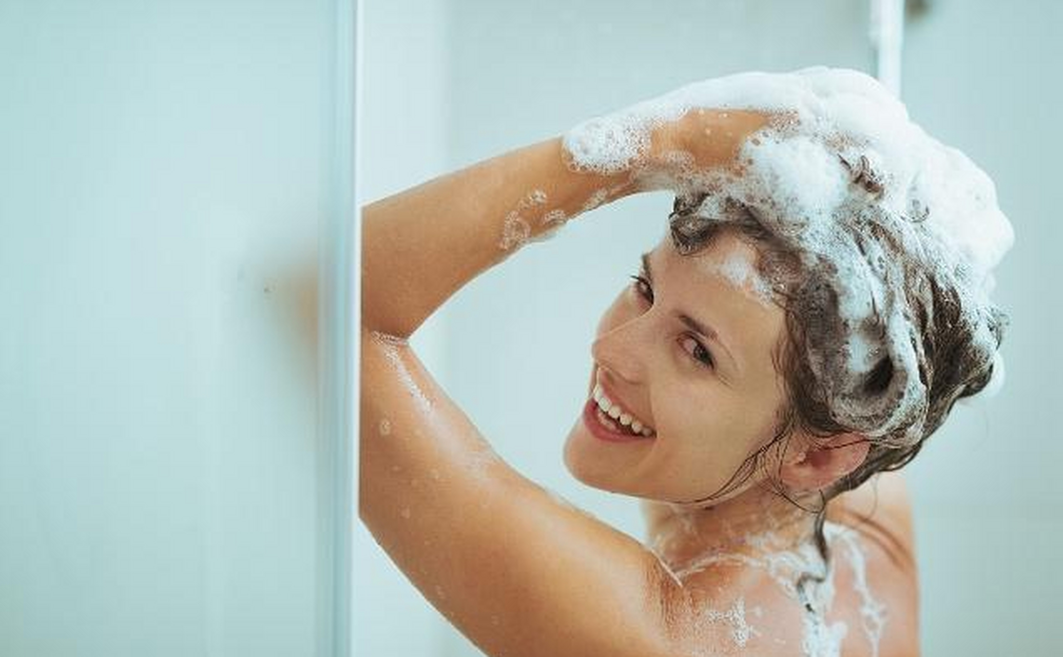 洗头时放1粒"阿司匹林"头发会怎样?这2个效果可能出乎你意料!